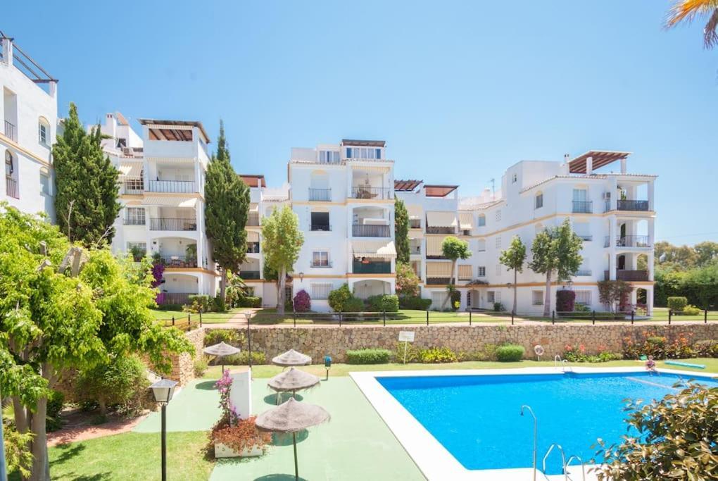 Con Piscina Cerca Del Golf En Atalaya - Atalaya Del Golf 31 Appartement *